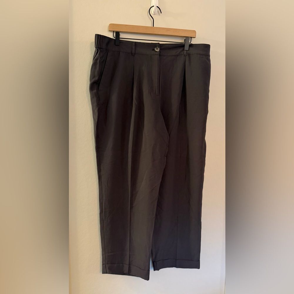 NWT Loft Womens Tapered Leg Pants - Size XL